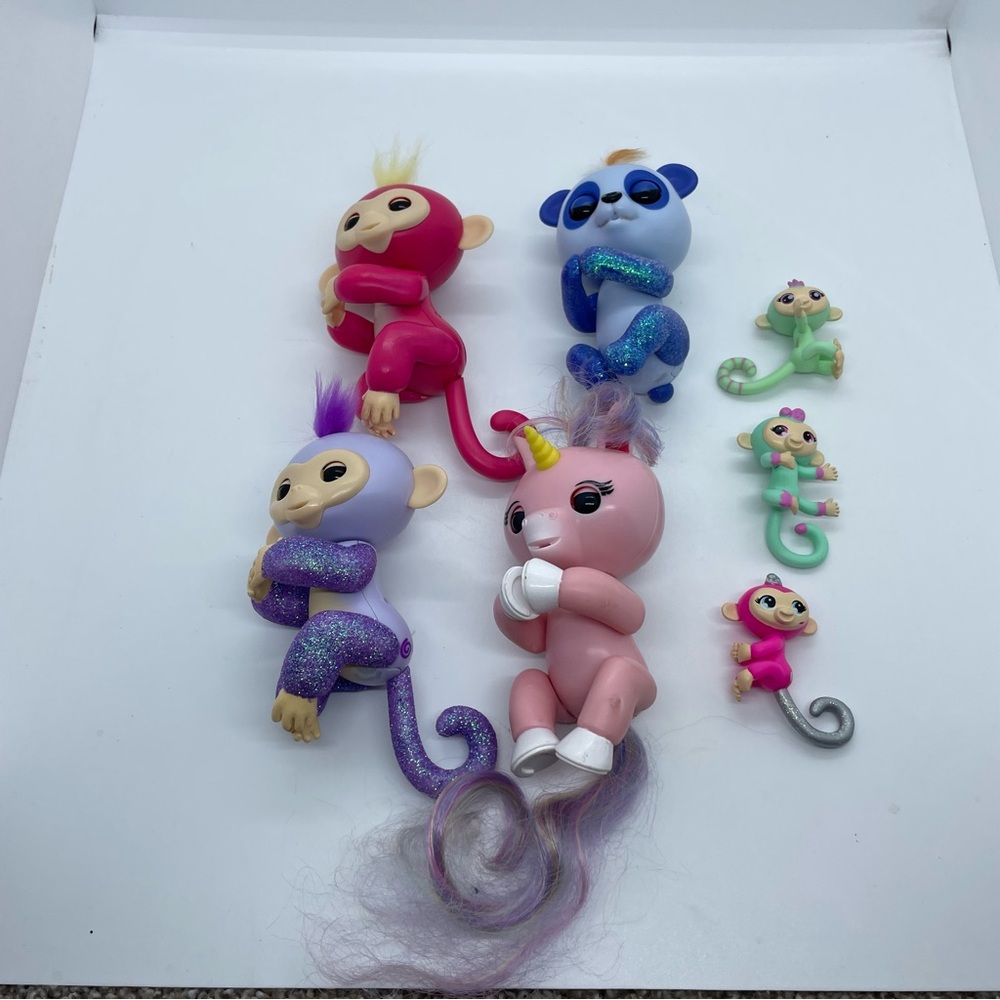 WowWee Fingerlings Interactive Baby Monkeys Unicorns Panda